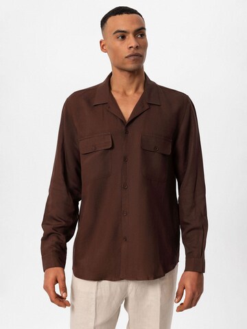 ruda Antioch Standartinis modelis Marškiniai: priekis