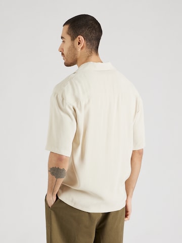 ABOUT YOU x Kevin Trapp Comfort Fit Skjorte 'Mika' i beige