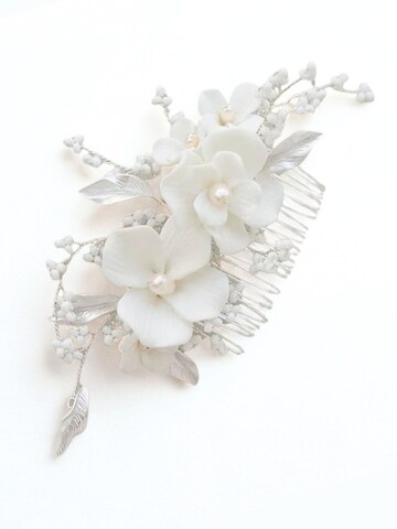 ANNIS WIESBADEN EST. 2021 Hair Jewelry 'Perlenblüten-Brauthaarkamm "Amélie" ivory' in Silver: front