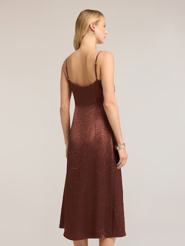 Robe MOTIVI en marron