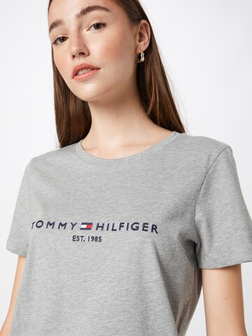 TOMMY HILFIGER Μπλουζάκι σε γκρι