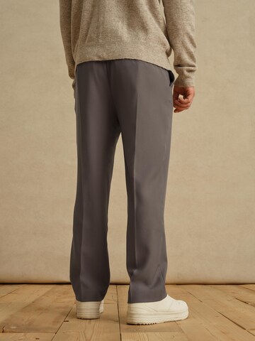 regular Pantaloni con piega frontale 'Elias' di DAN FOX APPAREL in grigio