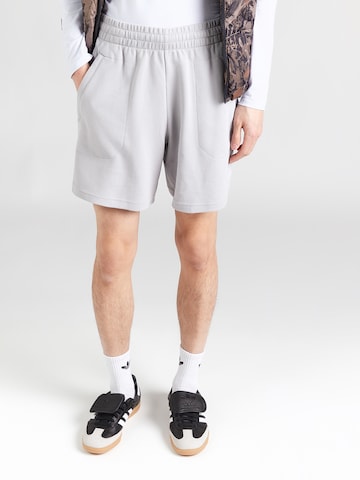 ADIDAS ORIGINALS Обычный Штаны 'ESS' в Серый: спереди