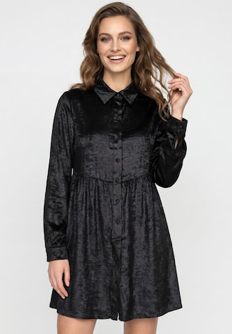 COBIE - Vestido camisero en negro: frente