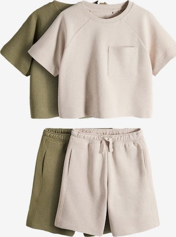 The Set Setti värissä ruskea: etupuoli