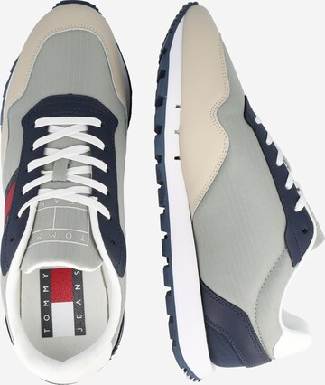 Tommy Jeans Sneaker in Grau