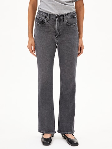 ARMEDANGELS Slimfit Jeans VELAARI in Schwarz: Vorderseite