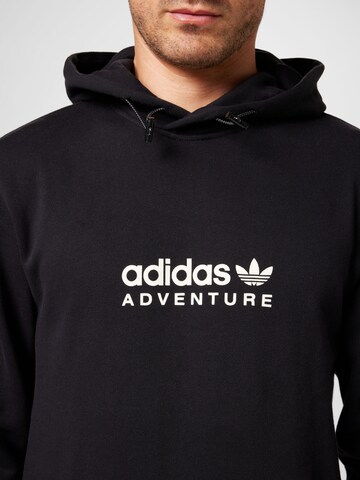 ADIDAS ORIGINALS Collegepaita 'Adventure' värissä musta