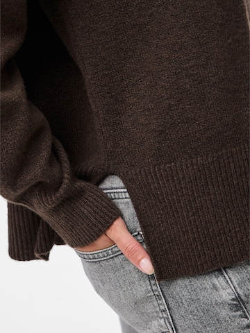 Pull-over 'PCMALOU' PIECES en marron