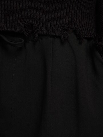 Bershka Voľný strih Plisované nohavice - Čierna