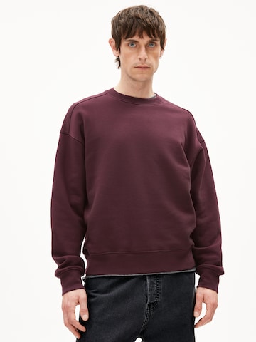 Sweat-shirt ARMEDANGELS en rouge : devant