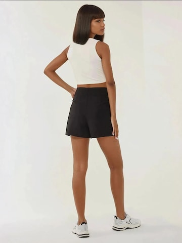 Hiccup Regular Pants in Black