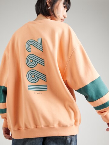 OH APRIL Sweatshirt '1992' in Orange