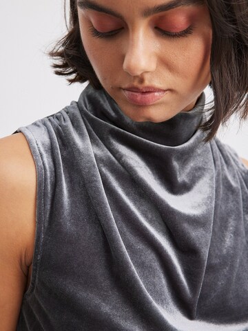 NA-KD Top in Grau