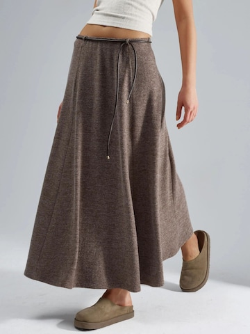 Gonna di Busem in marrone: frontale