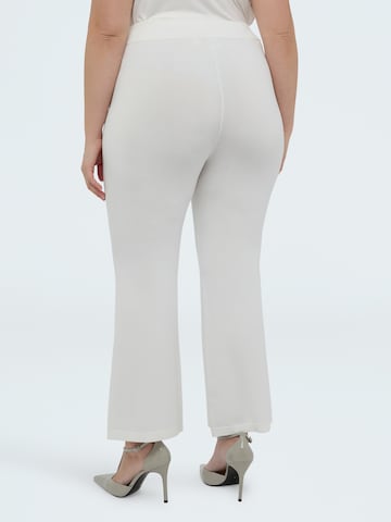 Flared Pantaloni di Fiorella Rubino in bianco
