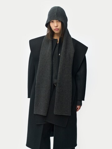Sciarpa 'Cashmere Hooded Wrap' di GOBI Cashmere in nero: frontale