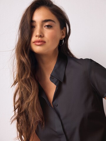 Next Bluse 'Essential' in Schwarz