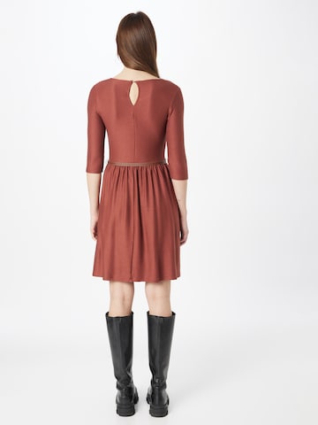 Robe 'Jessie' ABOUT YOU en marron