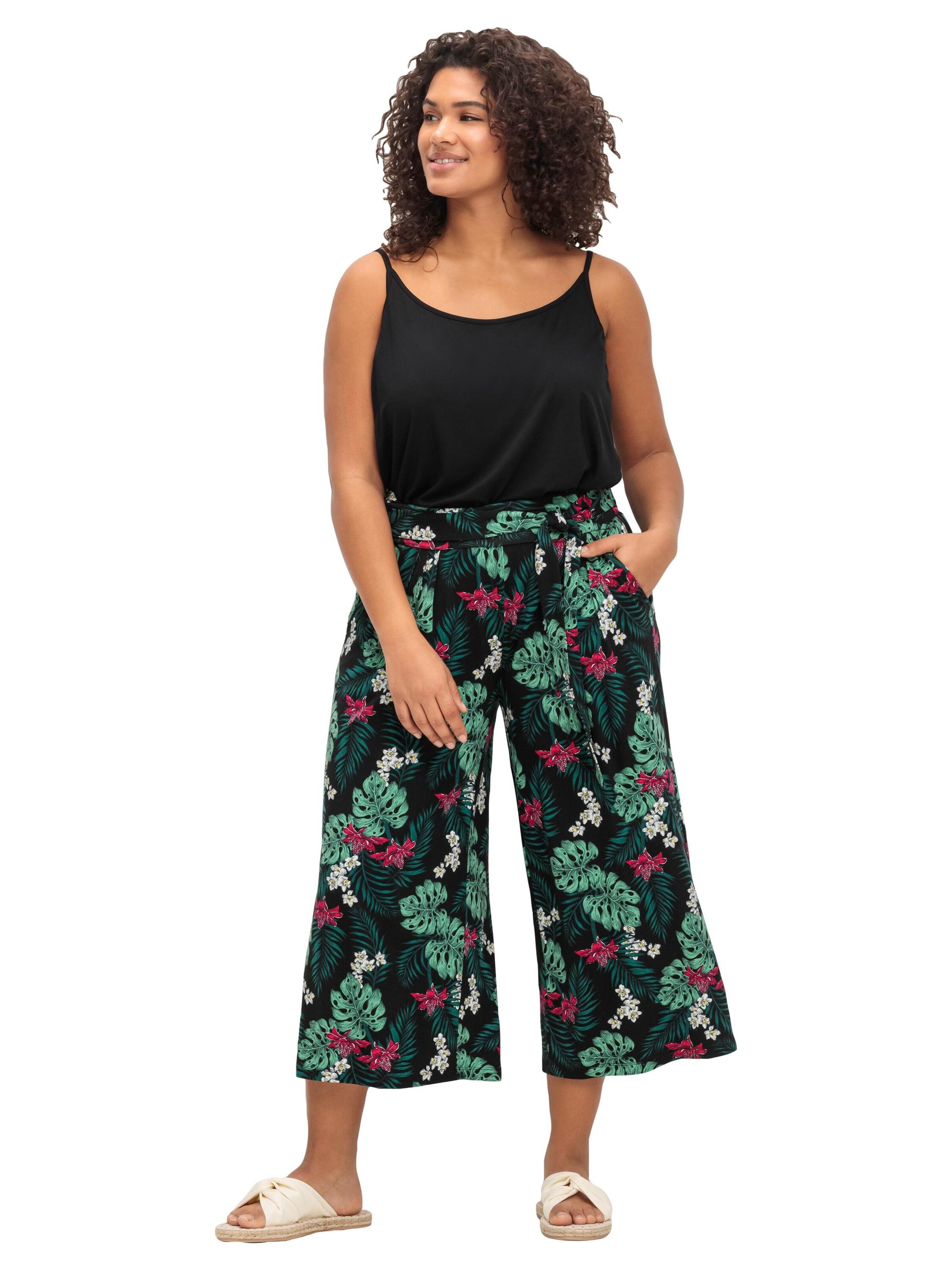 Top de la SHEEGO pe negru