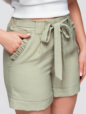 Ombre Regular Trousers in Green