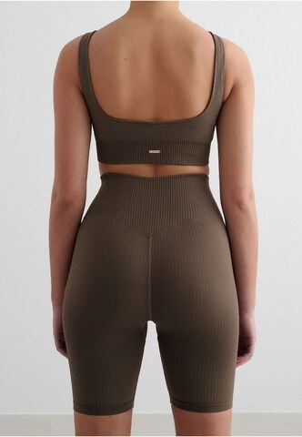 Skinny Pantaloni sportivi di Aim'n in marrone