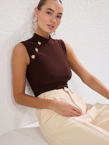 Top de la Trendyol pe maro: față