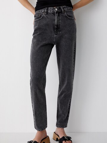 Pull&Bear Regular Jeans in Grey: front