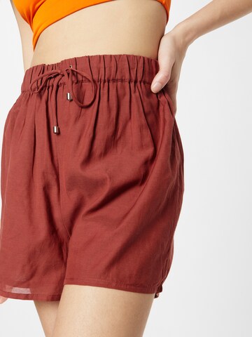 ABOUT YOU Regular Shorts 'Orelia' in Rot