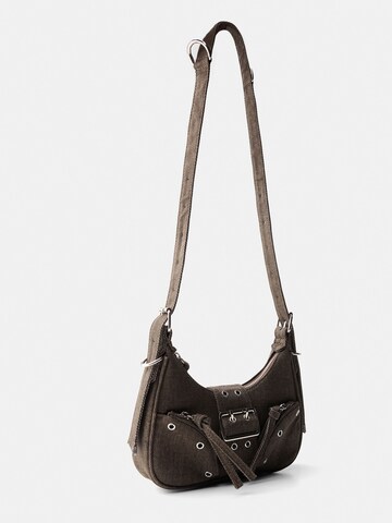 Bershka Schultertasche in Braun