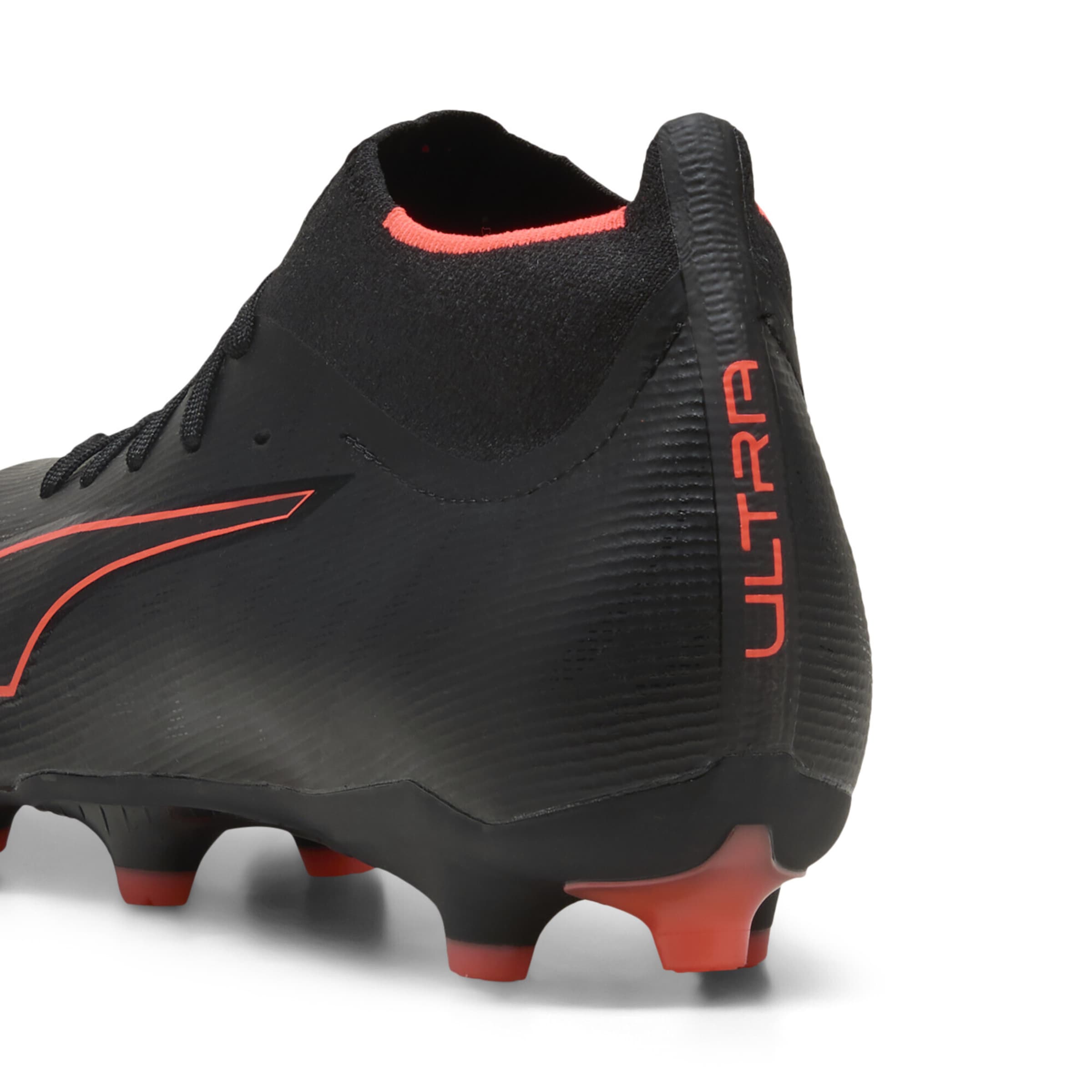 PUMA Soccer shoe 'Ultra 6 Match+' in Black