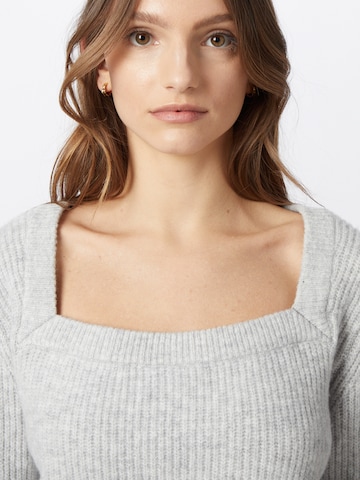 Gina Tricot Пуловер 'Kim' в сиво