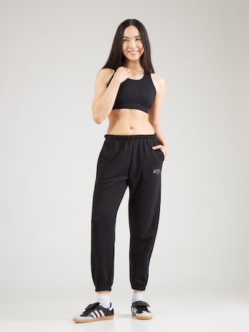 juoda Reebok Siaurėjantis Sportinės kelnės 'Chenille'