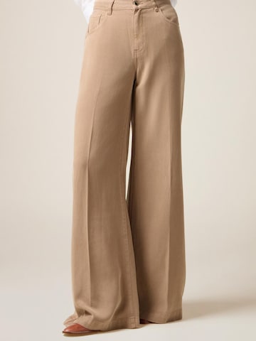 oltre Baggy Trousers in Beige
