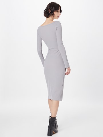 Femme Luxe - Vestido 'ELOWEN' em cinzento