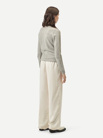 GOBI Cashmere - Jersey 'Women's Essential Cashmere Mock Neck Sweater' en gris