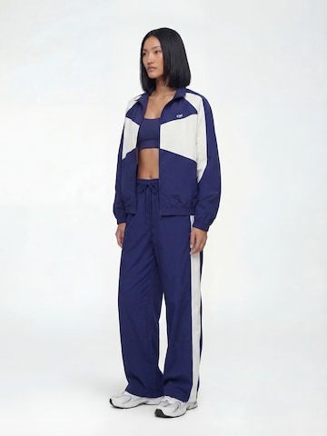 V!BE STUD!OS Демисезонная куртка в Синий