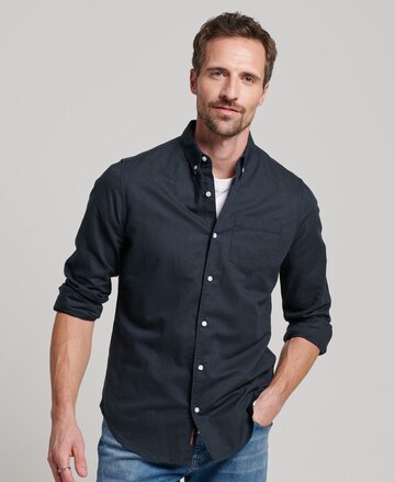 Coupe regular Chemise Superdry en bleu : devant