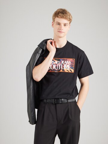 Versace Jeans Couture - Camiseta en negro: frente