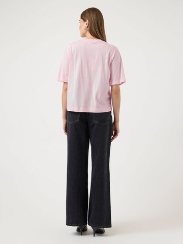 T-shirt 'YASVisely' YAS en rose