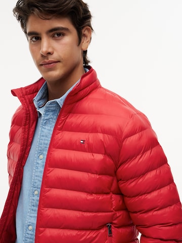 TOMMY HILFIGER Демисезонная куртка в Красный