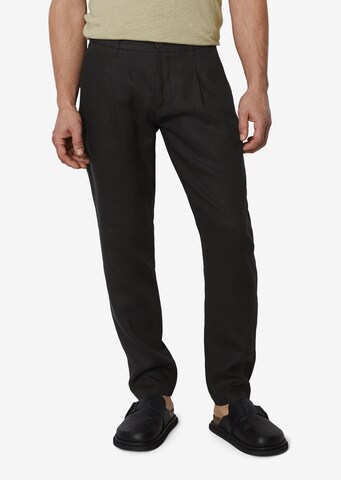 Marc O'Polo Regular Pleat-Front Pants 'Osby' in Black: front