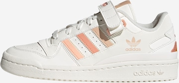 ADIDAS ORIGINALS Σνίκερ χαμηλό 'Forum Low' σε λευκό: μπροστά