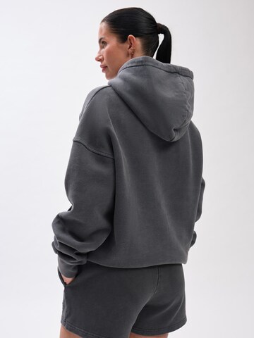 V!BE STUD!OS Sweatshirt in Black