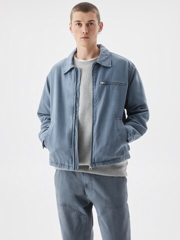 Pull&Bear Between-Season Jacket in Blue: front