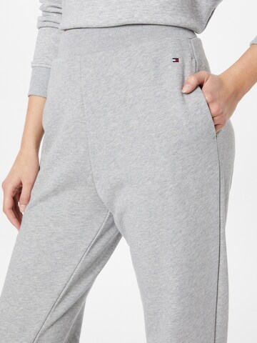 TOMMY HILFIGER Tapered Hose in Grau