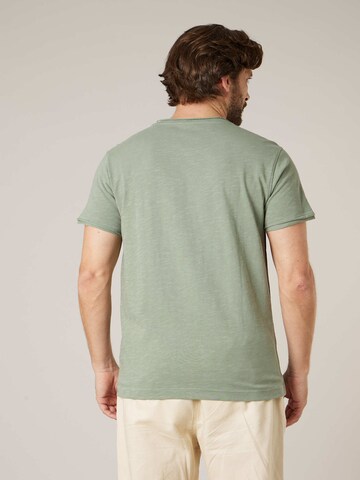 T-Shirt 'AVENTURA' Deeluxe en vert