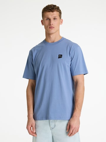 CHASIN' T-Shirt 'Motan' in Blau