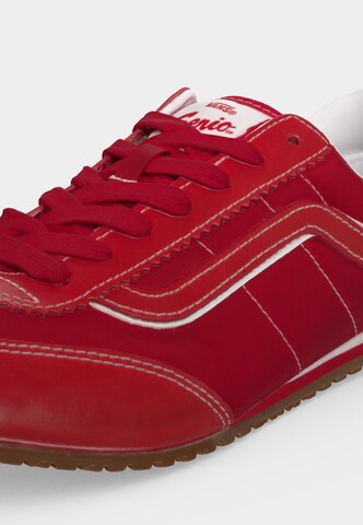 Sneaker low de la VANS pe roșu