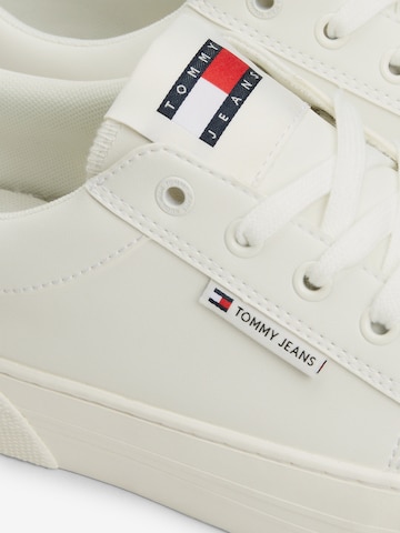 Tommy Jeans Sneakers in Beige